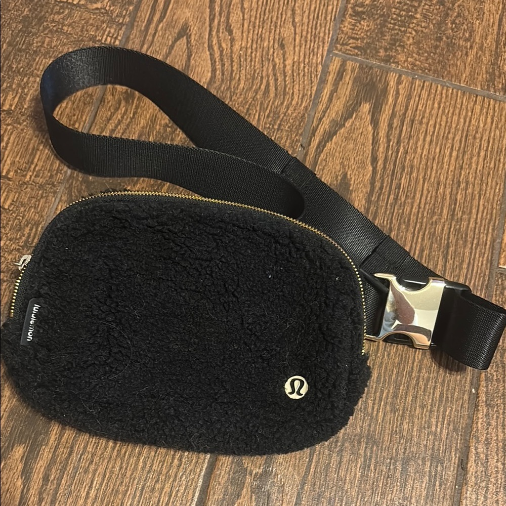 Lululemon Black Fleece Belt Bag